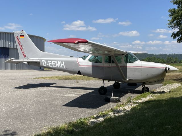 Cessna Skyhawk (D-EEMH) - Taken at the southern ramp at Landshut (EDML) 12.06.2023