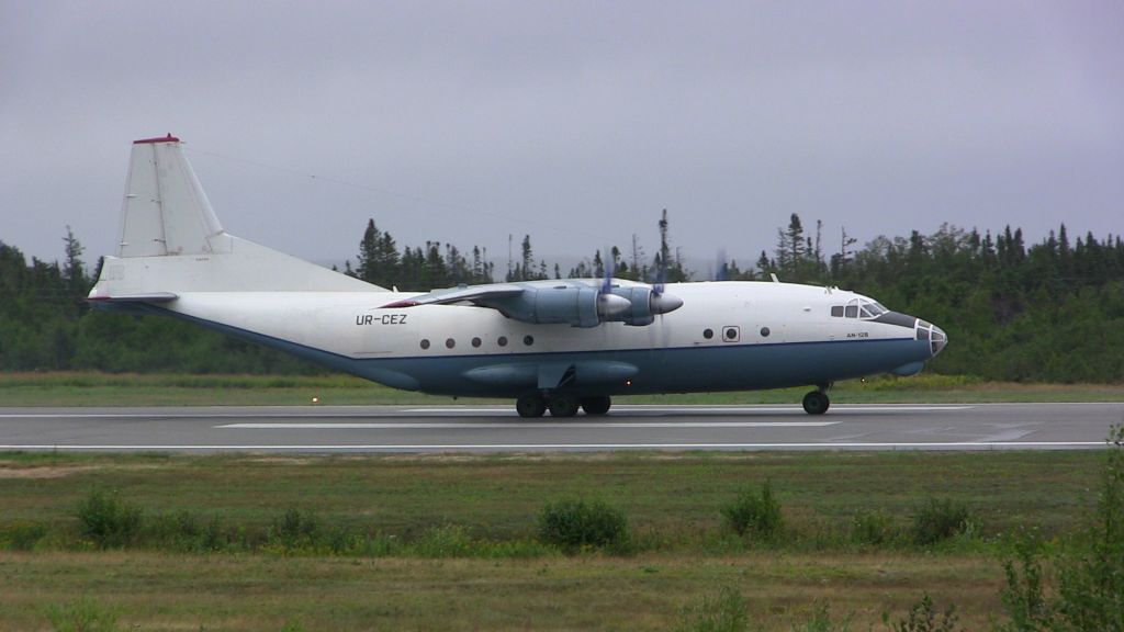 Antonov An-12 (UR-CEZ)