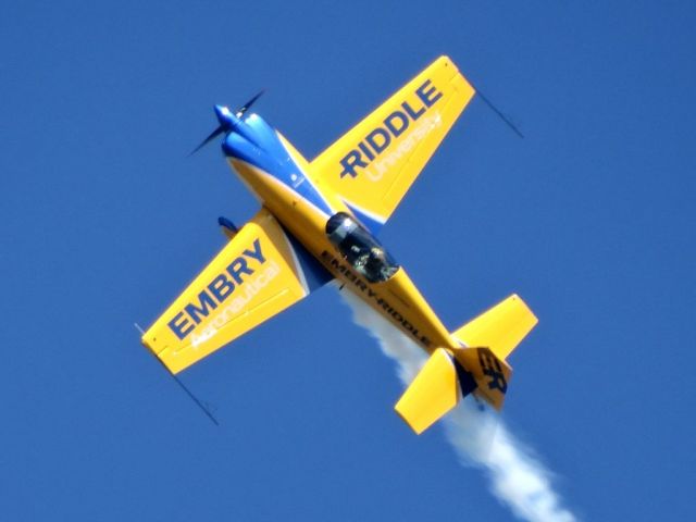 EXTRA EA-300 (N330ER)