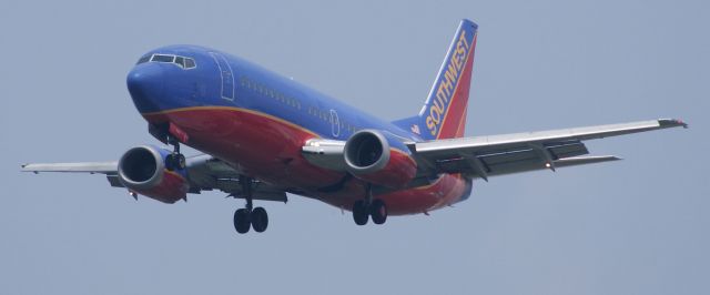 BOEING 737-300 (N694SW)