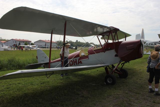 C-FDHA — - De Havilland DH-82 Tiger Moth CF-DHA  Aéroport de Lachute CSE4 QC. 25-08-2018