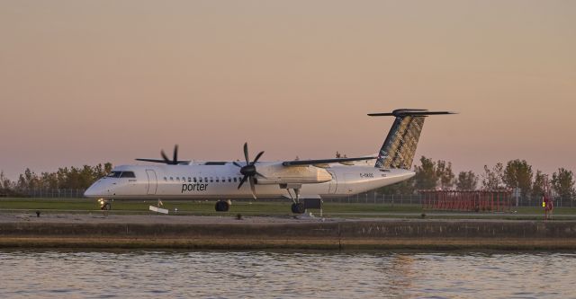 de Havilland Dash 8-300 (C-GKQC) - Taxing to terminal in the dusk