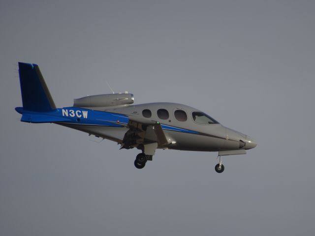 Cirrus Vision SF50 (N3CW) - First vision jet I have ever seen. love this ones paint job. 