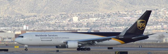 BOEING 767-300 (N355UP)