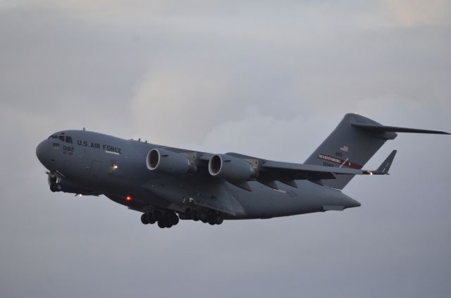 Boeing Globemaster III (00182) - West Virginia Air Guard C-17 rotating out of PHNL