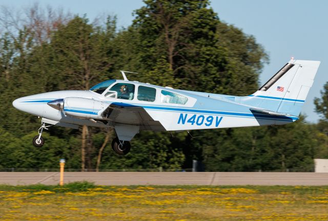 Beechcraft 55 Baron (N409V)