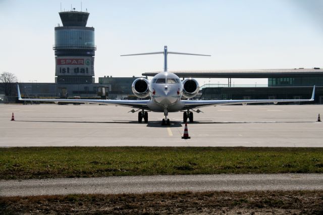 Bombardier Global 5000 (OE-ICA) - Bombardier  -  BD-700-1A11 Global 5000  -  Graz  -  2015-03-08