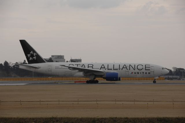 Boeing 777-200 (N218UA) - Departure at Narita Intl Airport on 2009/4/4 Star Alliance c/s