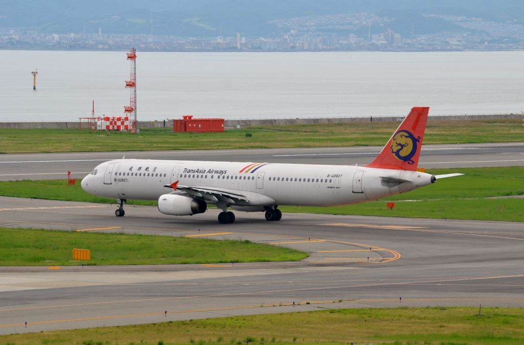 Airbus A321 (B-22607) - Airline: TransAsia Airways (GE/TNA); Airport: Kansai International Airport (KIX/RJBB); Camera: Nikon D7000; Date: 4 July 2012