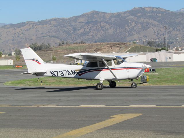 Cessna Skyhawk (N737AM) - Taxiing to RWY 26L