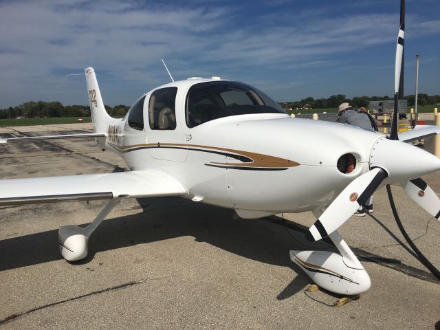 Cirrus SR-22 (N194CM)