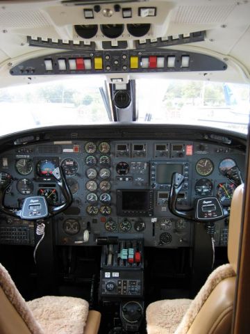 Piper Cheyenne 3 (N236PC) - Cockpit