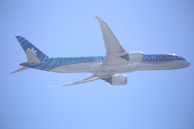 Boeing 787-9 Dreamliner (F-OMUA)