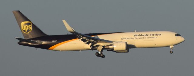 BOEING 767-300 (N312UP)