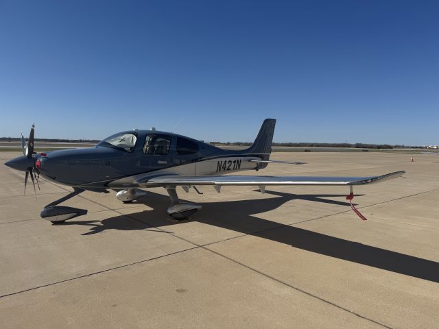Cirrus SR-22 (N421N)