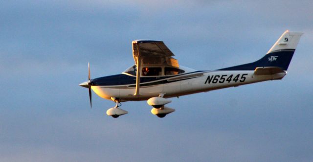 CESSNA T182 Turbo Skylane (N65445) - Early evening short final for this 1978 Cessna T182 Turbo Skylane on New Years Day 2023.