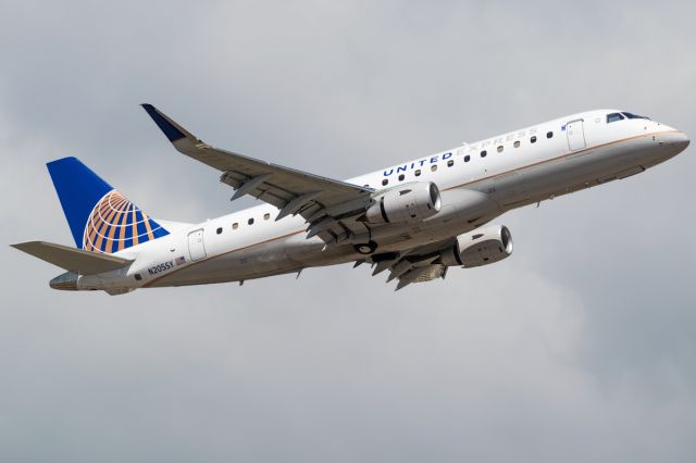 Embraer 175 (N205SY) - Heading back to SFO after a lengthy delay 