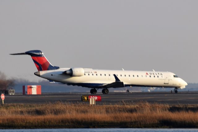 Canadair Regional Jet CRJ-700 (N669CA)