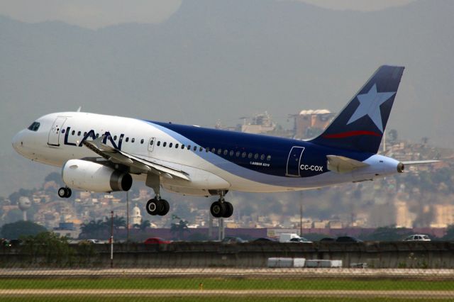 Airbus A319 (CC-COX)