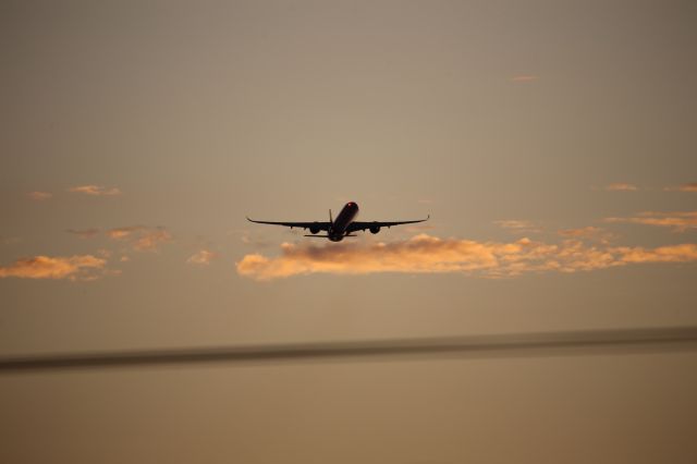 Airbus A350-1000 (G-VTEA)