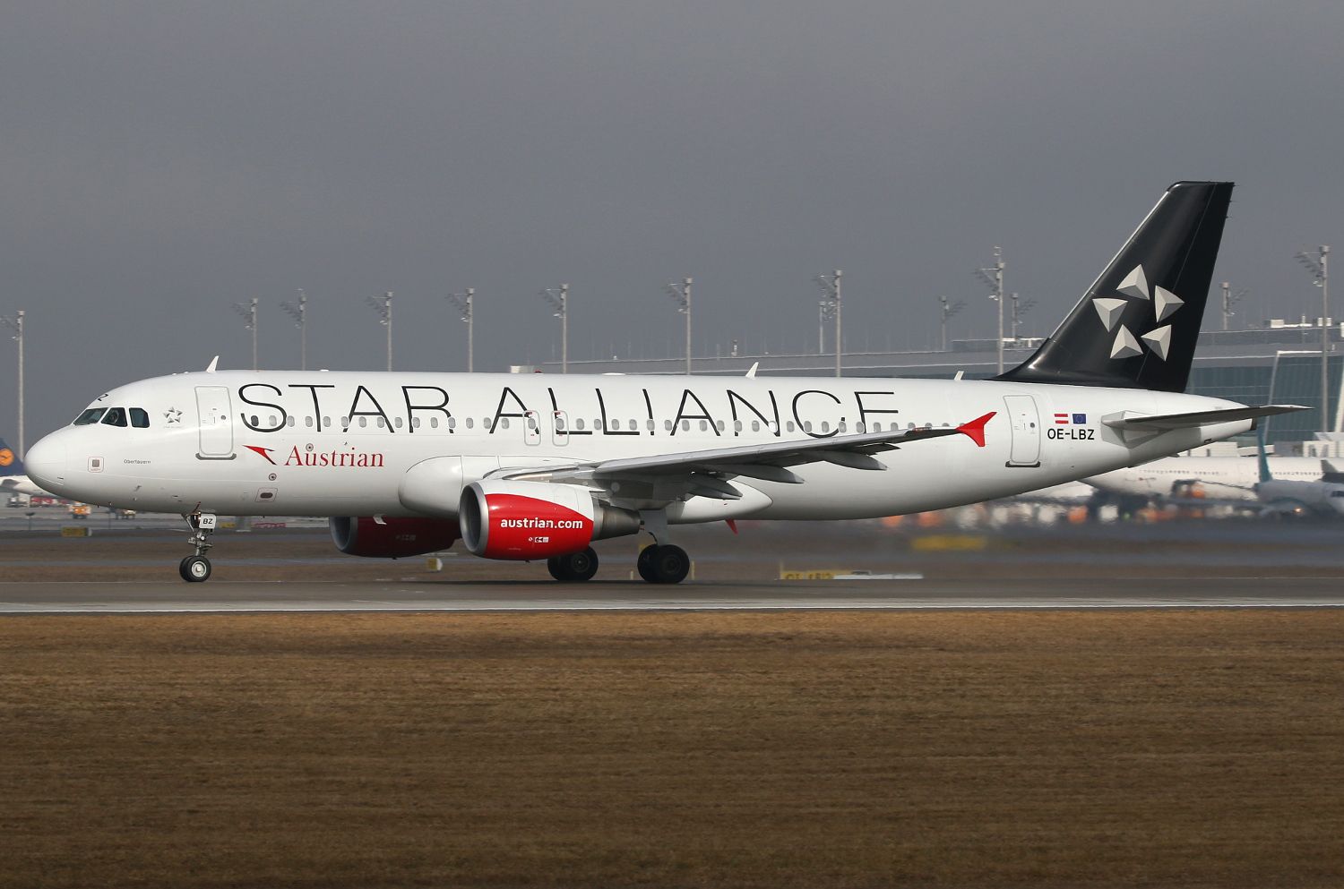 Airbus A320 (OE-LBZ)