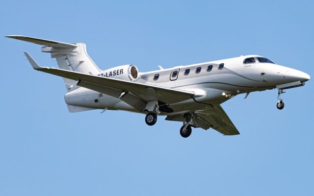 Embraer Phenom 300 (T7-LASER)