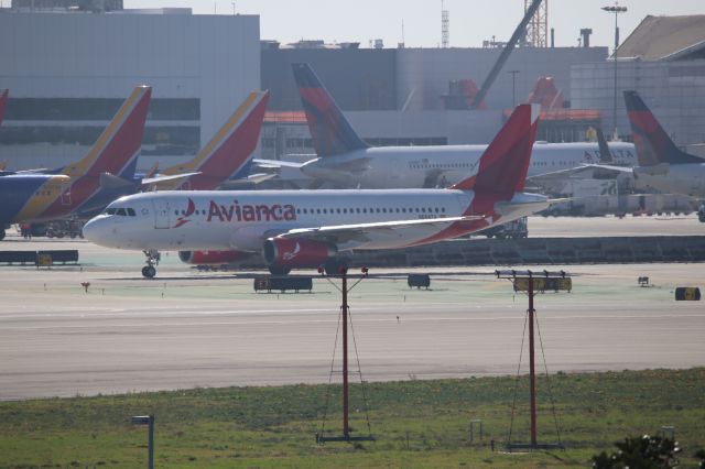 Airbus A320 (N684TA)
