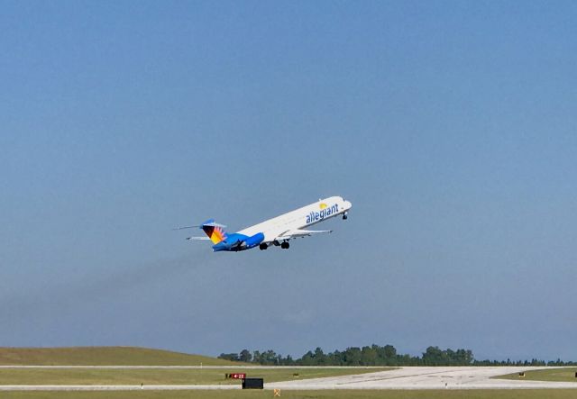 McDonnell Douglas MD-83 (N879GA)