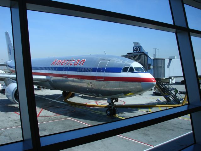 Airbus A300F4-600 —