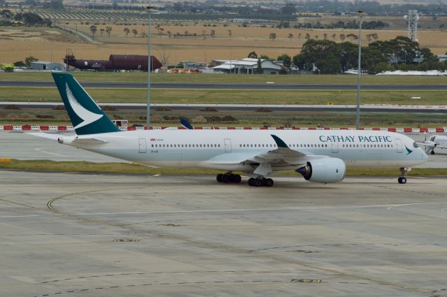 Airbus A350-900 (B-LRI) - Cathay Pacific (CPA) A350-941 B-LRI taxiing to the stand after operating the airlines inaugural A350 flight into Melbourne Airport (MEL) (1 February 2017)