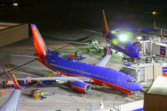 Boeing 737-700 (N7715E) - SPOTTED AT KPHX ON FEB, 09, 2021