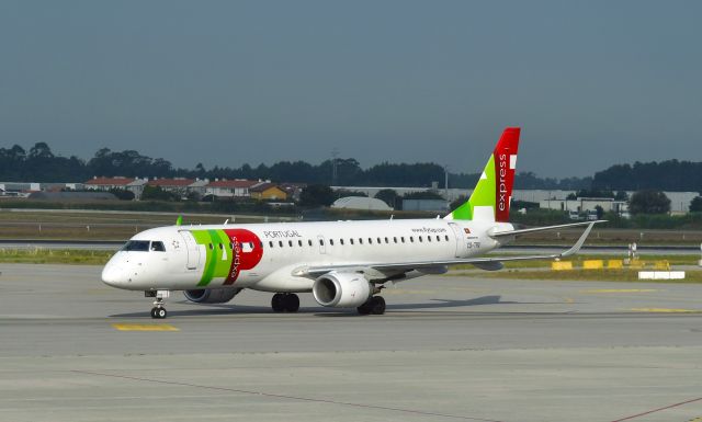 Embraer ERJ-190 (CS-TPQ) - TAP Express Embraer ERJ-190LR CS-TPQ in Porto 