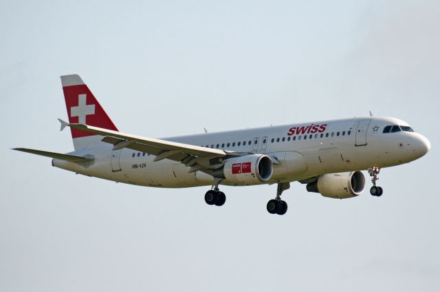 Airbus A320 (HB-IJV)