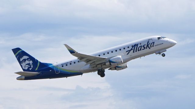 Embraer 175 (N633QX) - QXE2802 on rotation from Rwy 16R for a flight to KPHX on 8.29.19. (ERJ-175LR / cn #17000719).