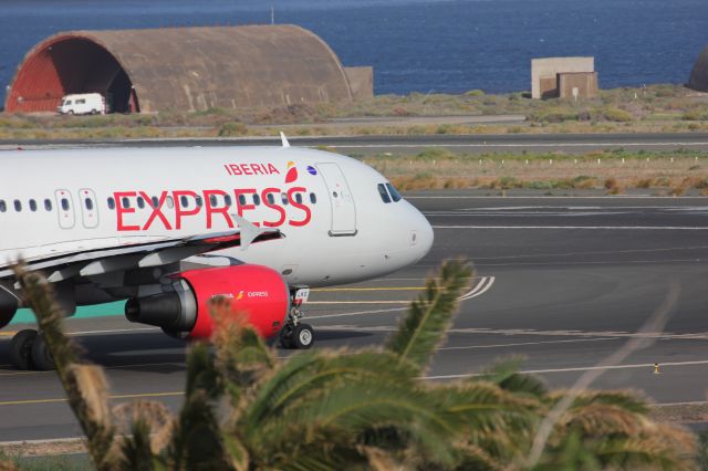 Airbus A320 (EC-LKG)