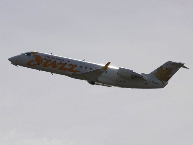 Canadair Regional Jet CRJ-100 (C-FEJA)