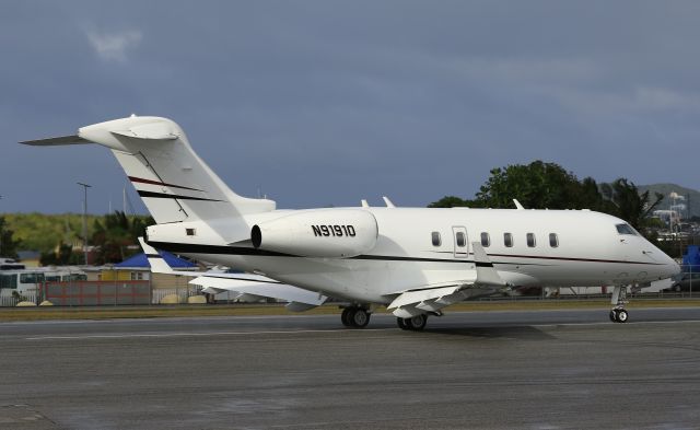 Bombardier Challenger 300 (N91910)