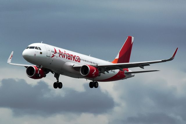 Airbus A320 (PR-OCI)
