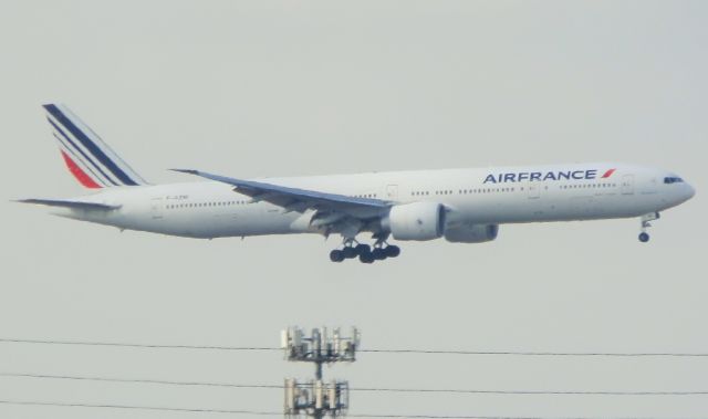 BOEING 777-300ER (F-GZNI)