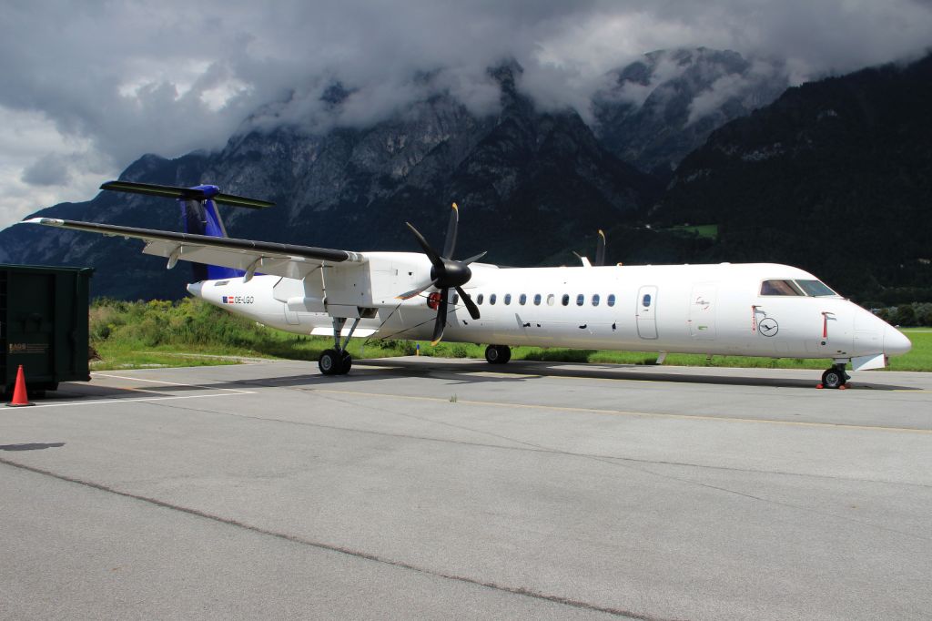 de Havilland Dash 8-400 (OE-LGO)