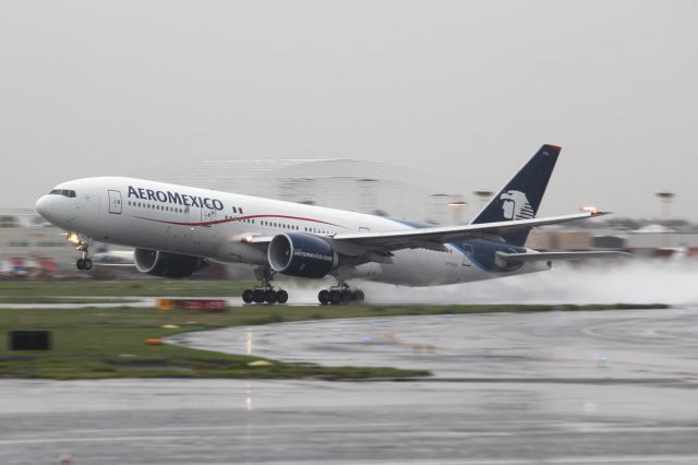 Boeing 777-200 (N774AM) - Fly 001 from Madrid