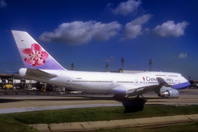 Boeing 747-400 (B-18272) - 2001