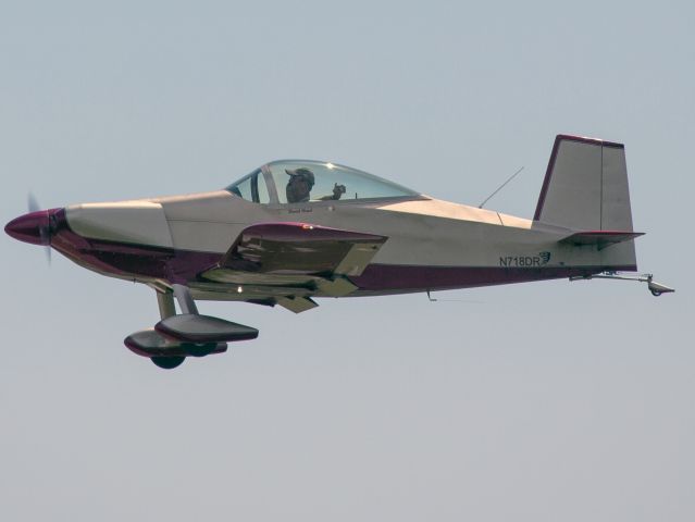 Cessna Skylane (N718DR) - OSH18. 25 JUL 2018.