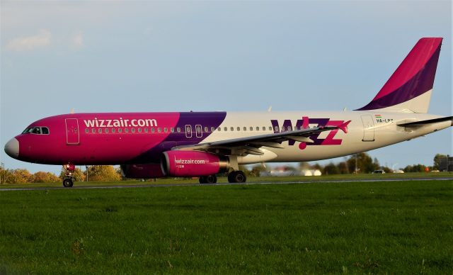 Airbus A320 (HA-LPZ) - Spotting EPLB/LUZ