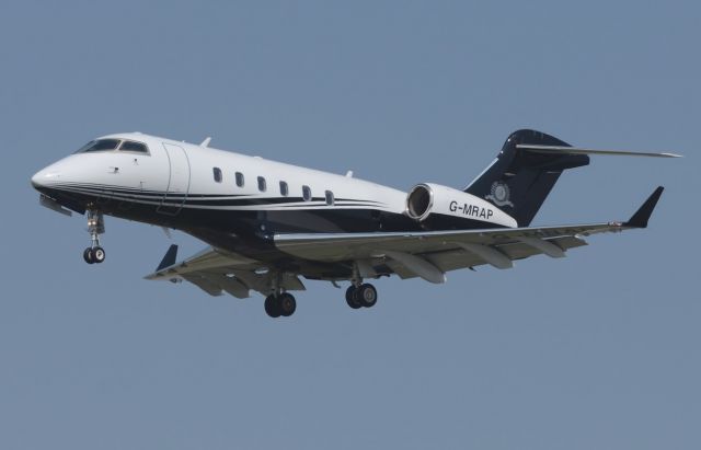Bombardier Challenger 300 (G-MRAP)