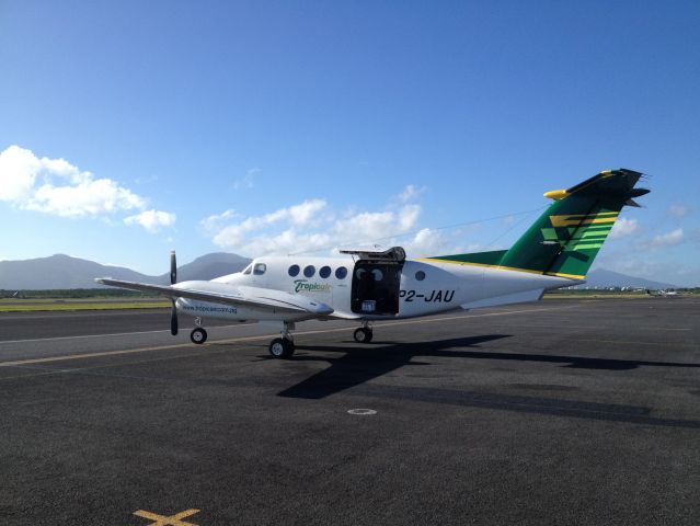 Beechcraft Super King Air 200 (P2-JAU)