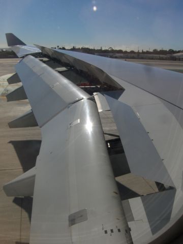 Airbus A330-300 — - Landing at the LAX airport from Auckland on a Qantas A330 on November 30, 2008