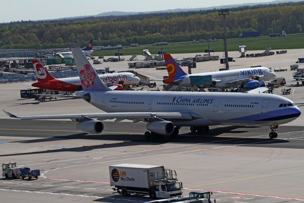 Airbus A340-300 (B-18803) - observation deck terminal 2, Frankfurt