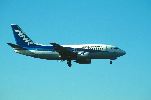 Boeing 737-500 (JA8196) - Final Approach to Narita Intl Airport Rwy16R on 2003/11/14