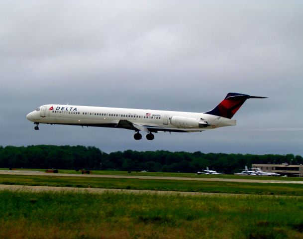 McDonnell Douglas MD-88 (N969DL)